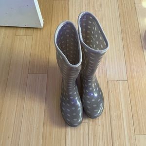 Grey poke a dot rain boots